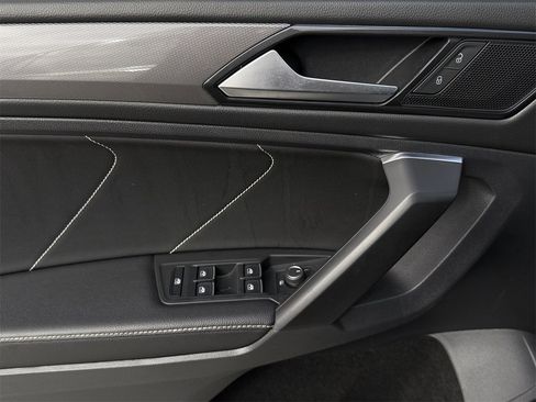 Used 2023 Volkswagen Tiguan SE image 23