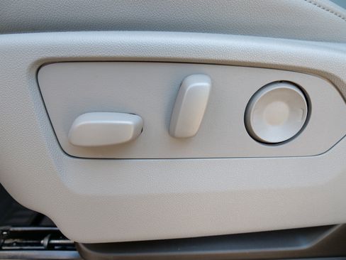 New 2025 GMC Sierra 2500 SLT w/ SLT Convenience Package image 16