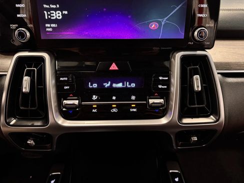 Used 2023 Kia Sorento S w/ Panoramic Sunroof Package AWD/4WD image 31