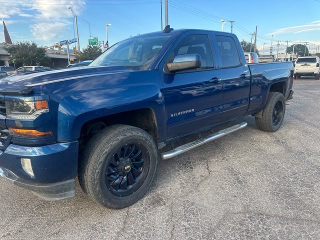 Used 2017 Chevrolet Silverado 1500 LT w/ All Star Edition AWD/4WD image 2