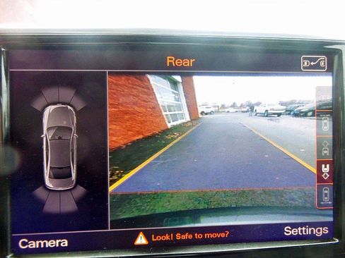 Used 2014 Audi S8 w/ Driver Assistance Package image 9