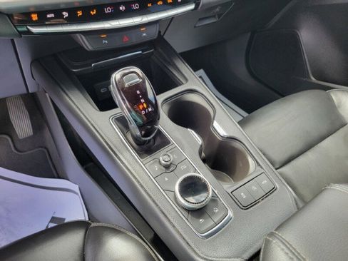 Used 2024 Cadillac XT4 Premium Luxury image 17