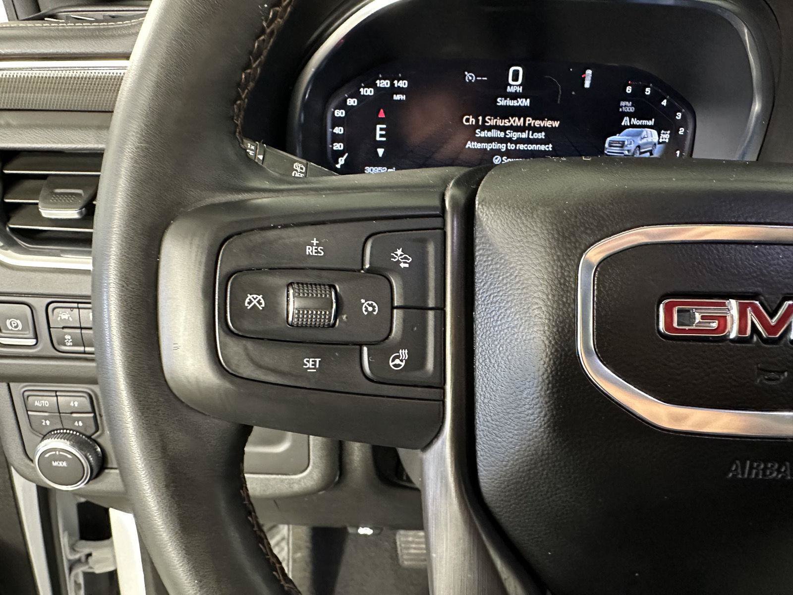 Used 2024 GMC Yukon AT4 w/ Technology Package AWD/4WD image 25