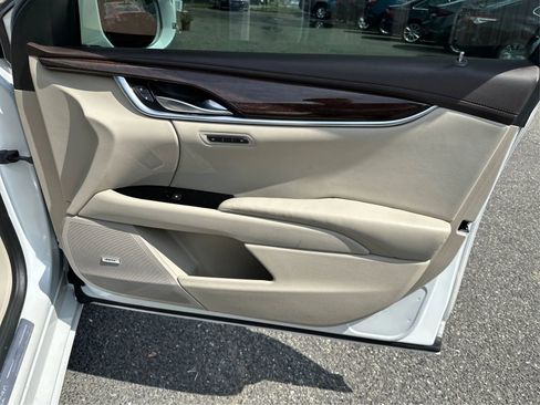 Used 2016 Cadillac XTS Luxury image 24