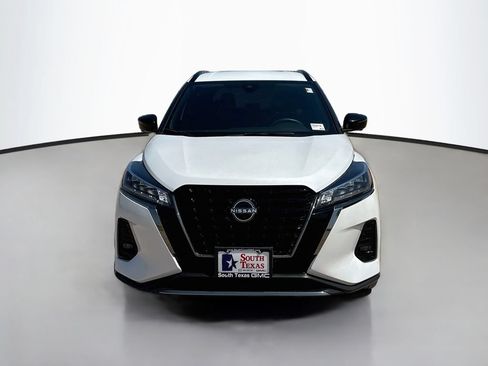 Used 2023 Nissan Kicks SR FWD image 2