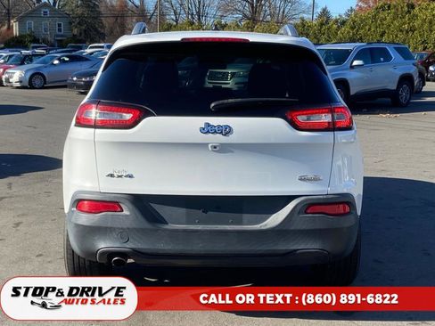Used 2015 Jeep Cherokee Latitude w/ Cold Weather Group image 3
