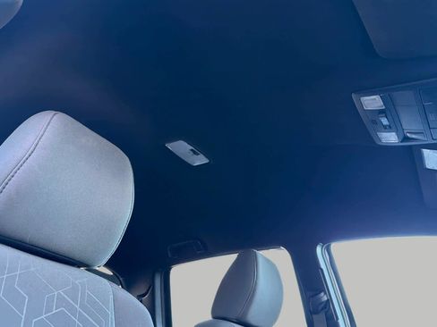 Used 2017 Toyota Tacoma TRD Sport w/ Tow Package (A/T) image 18