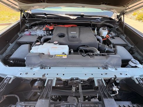 Used 2025 Toyota Sequoia Limited w/ Tow Technology Package AWD/4WD image 38
