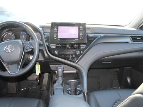Used 2022 Toyota Camry SE w/ Carpet Mat Package (TMS) FWD image 9