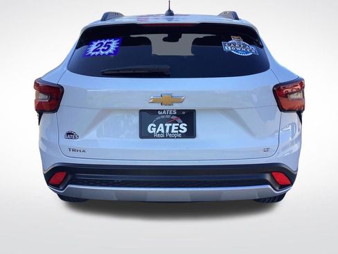 Used 2025 Chevrolet Trax LT w/ LT Convenience Package FWD image 9