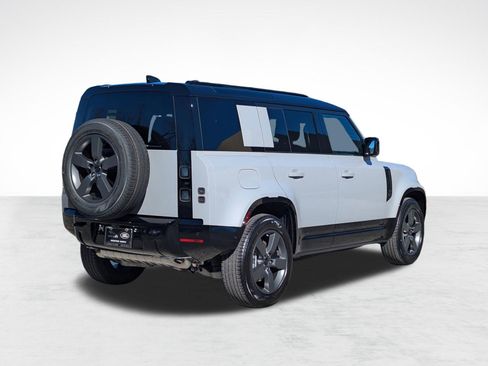 Used 2026 Land Rover Defender 110 X-Dynamic SE AWD/4WD image 9