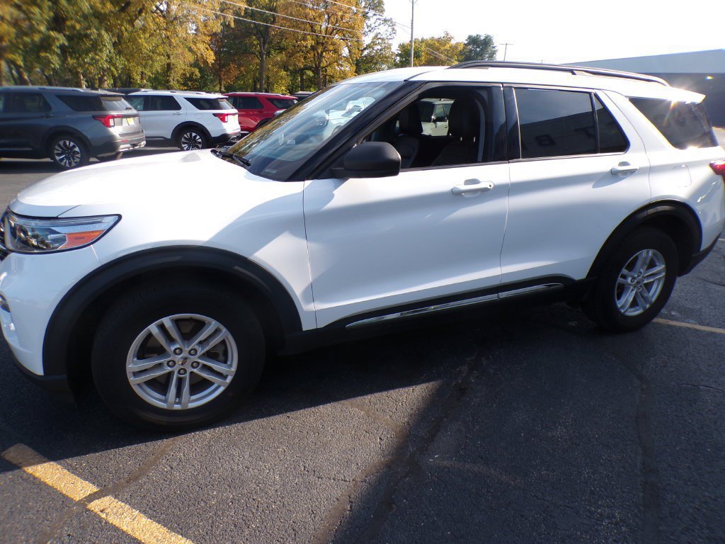 Used 2021 Ford Explorer XLT w/ Equipment Group 202A AWD/4WD image 7