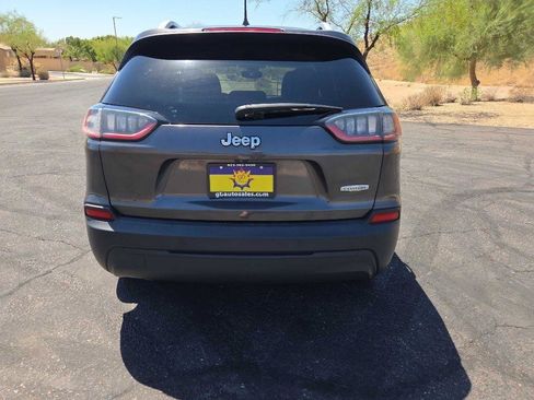 Used 2019 Jeep Cherokee Latitude Plus w/ Comfort/Convenience Group FWD image 11