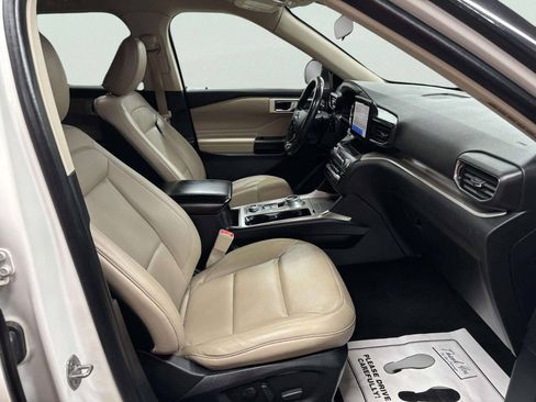 Used 2020 Ford Explorer XLT w/ Equipment Group 202A AWD/4WD image 22