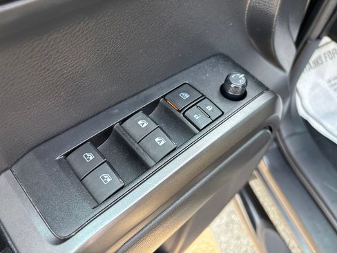 Used 2022 Toyota Tacoma TRD Off-Road AWD/4WD image 16