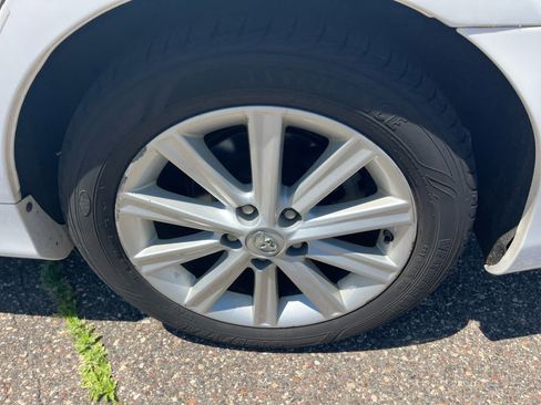 Used 2014 Toyota Camry XLE w/ Leather Package FWD image 8