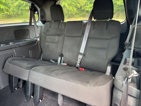 Used 2020 Dodge Grand Caravan SE FWD image 8