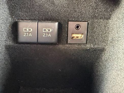 Used 2019 Toyota Avalon Limited image 43