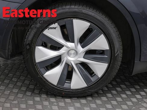 Used 2024 Tesla Model Y Long Range AWD/4WD image 23