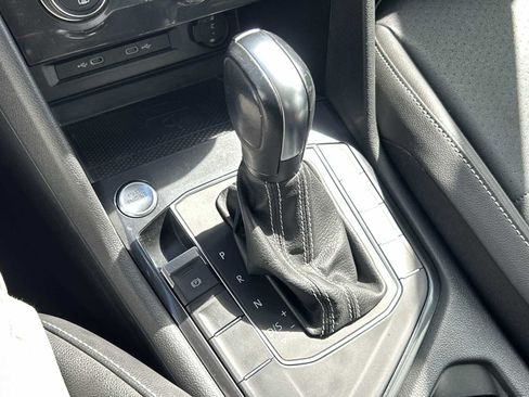 Used 2021 Volkswagen Tiguan SEL FWD image 20