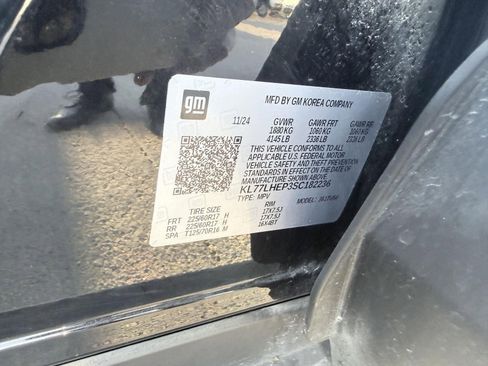 Used 2025 Chevrolet Trax LT image 35