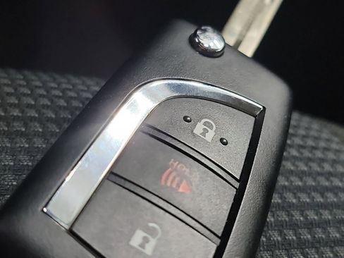 Used 2021 Toyota RAV4 LE image 31