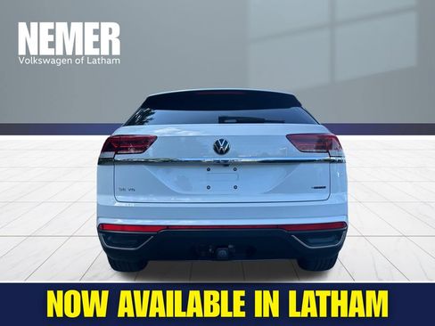 Certified 2023 Volkswagen Atlas Cross Sport SE w/ Panoramic Sunroof Package AWD/4WD image 3