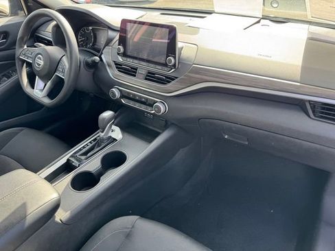 Used 2025 Nissan Altima 2.5 SV image 6