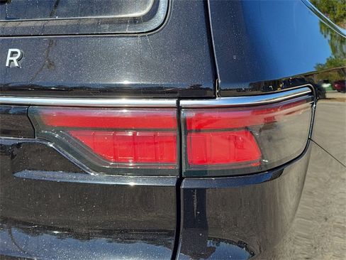 Used 2024 Jeep Wagoneer L Series II w/ Flexible Seating Group image 7