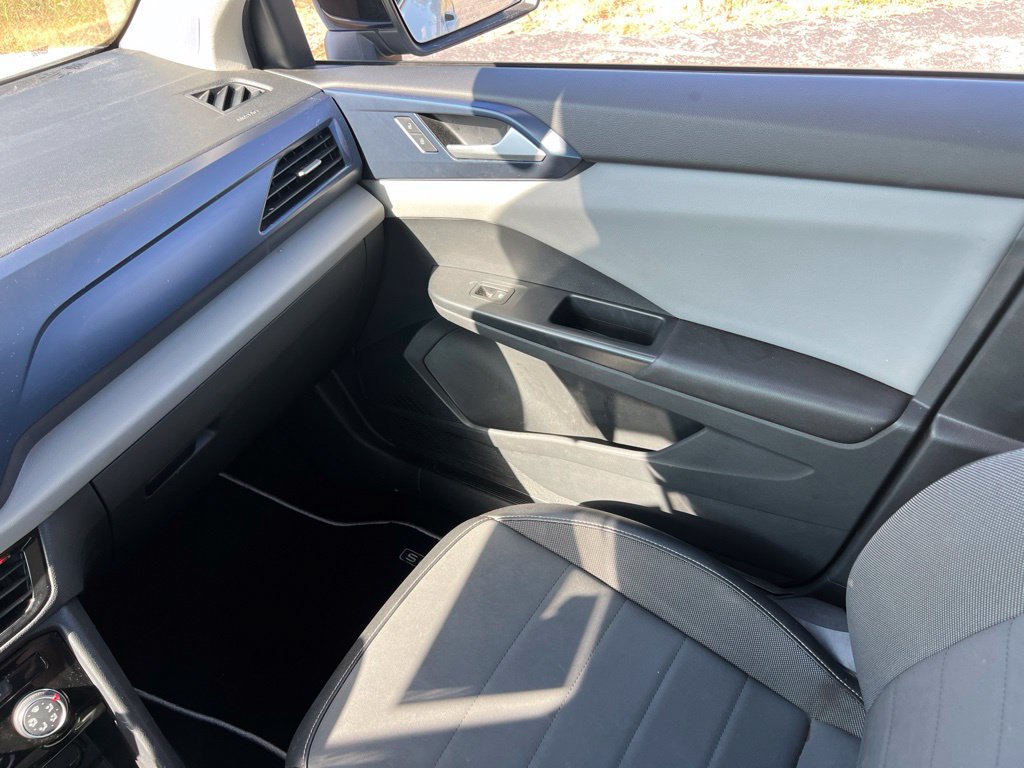 Certified 2023 Volkswagen Taos SE w/ Panoramic Sunroof Package FWD image 28