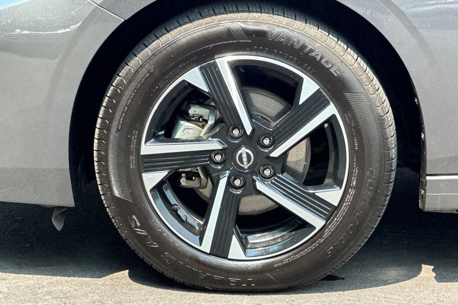 Used 2025 Nissan Sentra SV FWD image 32
