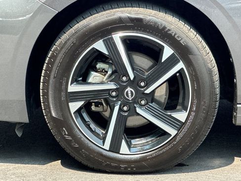 Used 2025 Nissan Sentra SV FWD image 32