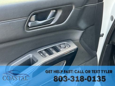 Used 2024 Nissan Pathfinder SV image 7