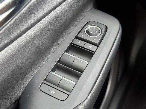 New 2025 Toyota Prius Plug-In Hybrid image 19