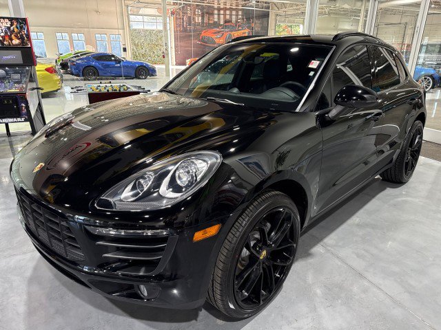 Used 2018 Porsche Macan AWD/4WD image 1