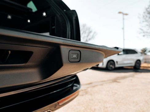 Used 2024 Land Rover Range Rover Long Wheelbase Autobiography image 46