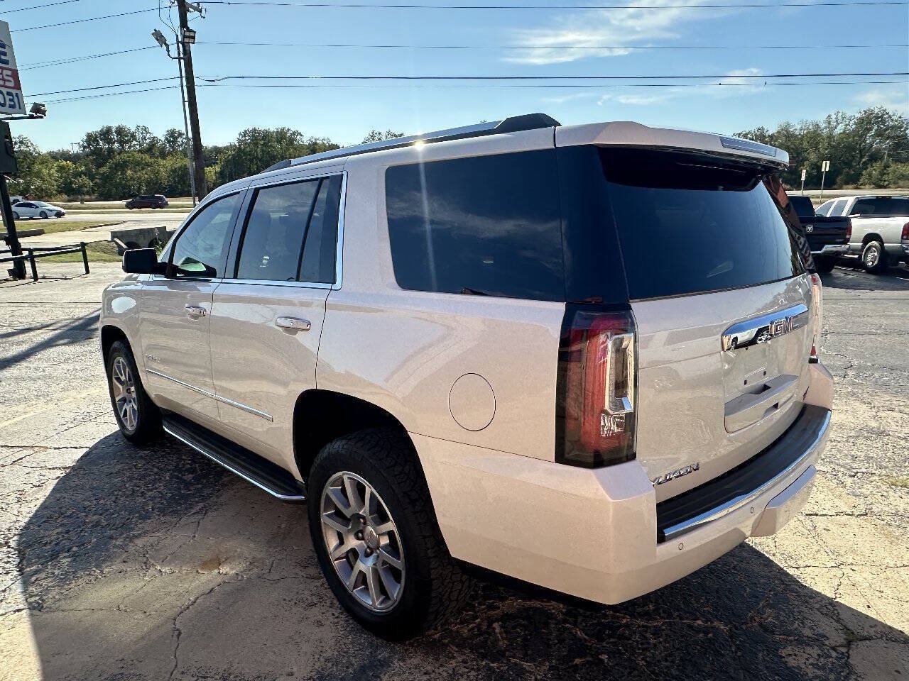 Used 2015 GMC Yukon Denali w/ Open Road Package AWD/4WD image 6
