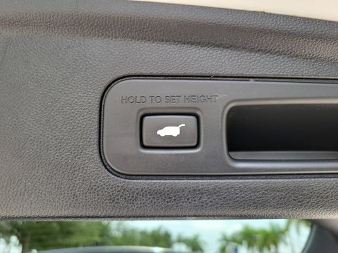 Used 2025 Acura MDX FWD image 9