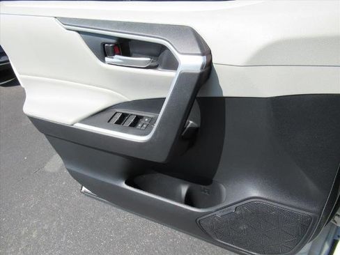 Used 2024 Toyota RAV4 XLE image 28