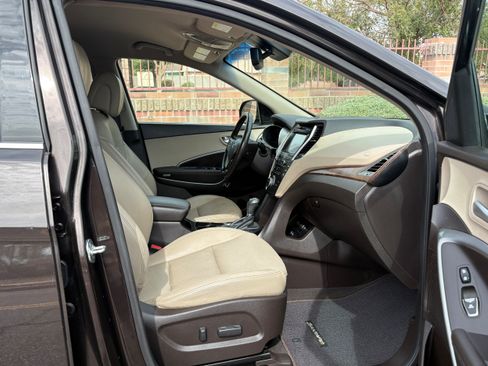Used 2017 Hyundai Santa Fe Limited FWD image 11