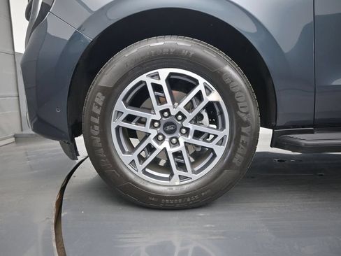 Used 2025 Ford Expedition Max Active RWD image 30
