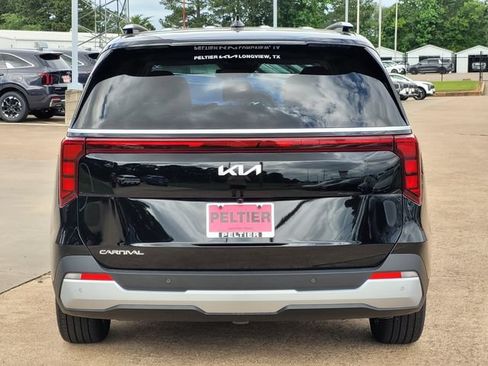 New 2026 Kia Carnival EX FWD image 4