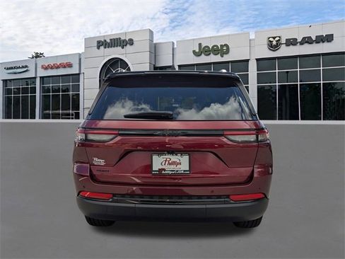 New 2025 Jeep Grand Cherokee Limited image 5