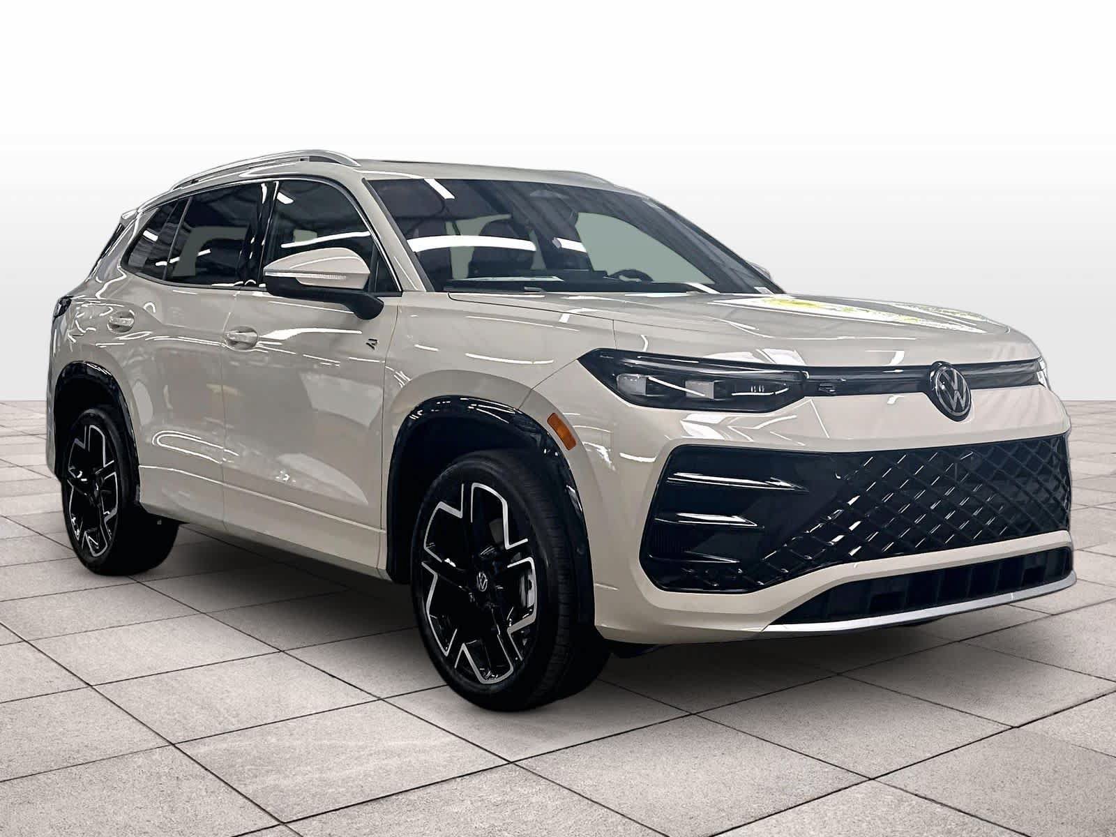 New 2026 Volkswagen Tiguan SEL R-Line AWD/4WD image 2