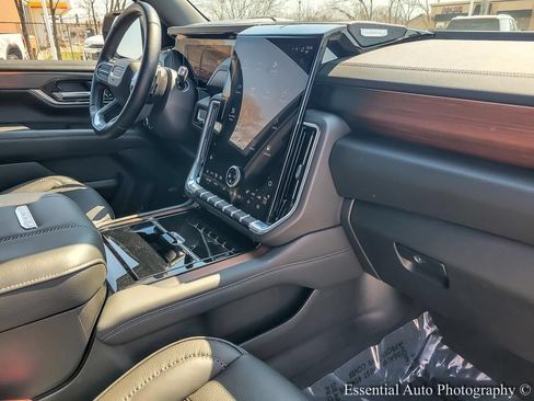 Used 2025 GMC Yukon Denali AWD/4WD image 26