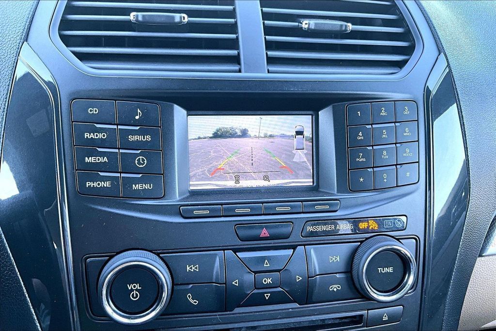 Used 2017 Ford Explorer XLT FWD image 21