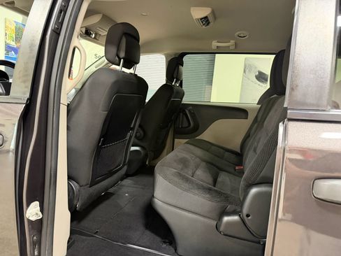 Used 2019 Dodge Grand Caravan SE w/ Rear Park Assist Package FWD image 29