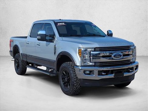 Used 2018 Ford F250 Lariat w/ Chrome Package image 3
