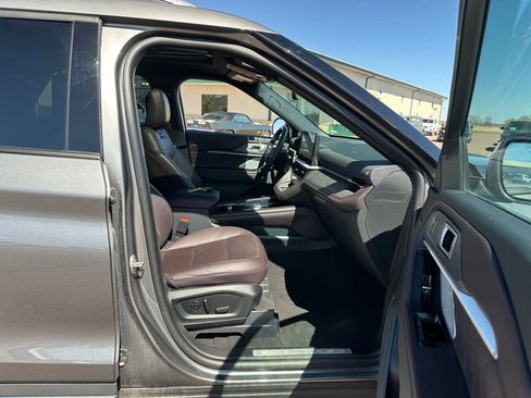 Used 2025 Ford Explorer Platinum w/ LUX Leather Package image 29