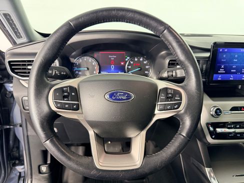 Used 2022 Ford Explorer XLT w/ Equipment Group 202A RWD image 11